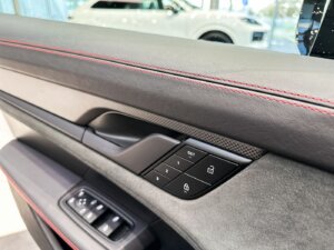 Интерьер Porsche Taycan GTS Sport Turismo