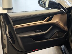 Интерьер Porsche Taycan Turbo S Sport Turismo