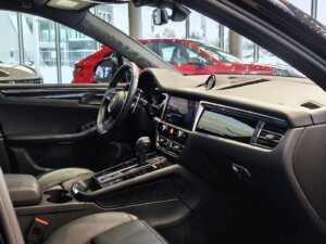 Интерьер Porsche Macan