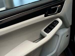 Интерьер Porsche Macan T