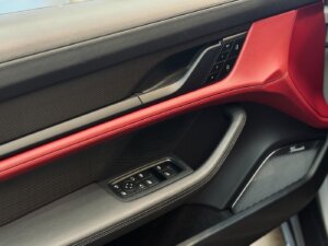 Интерьер Porsche Taycan Cross Turismo Turbo S